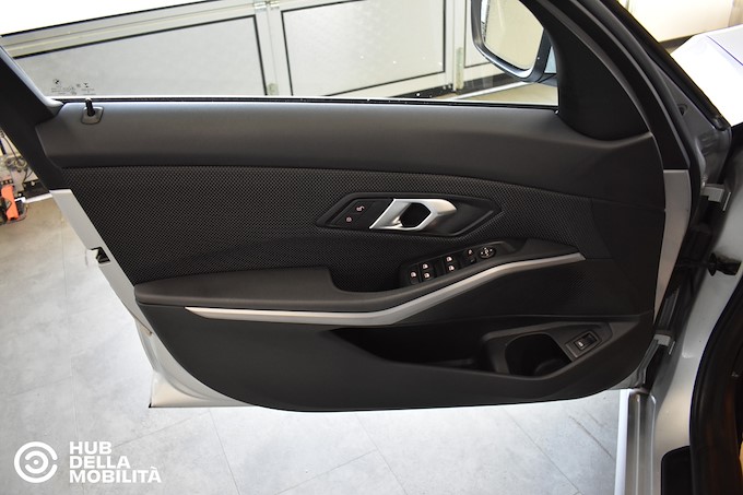 BMW 320d 48V xDrive Touring Business Advantage